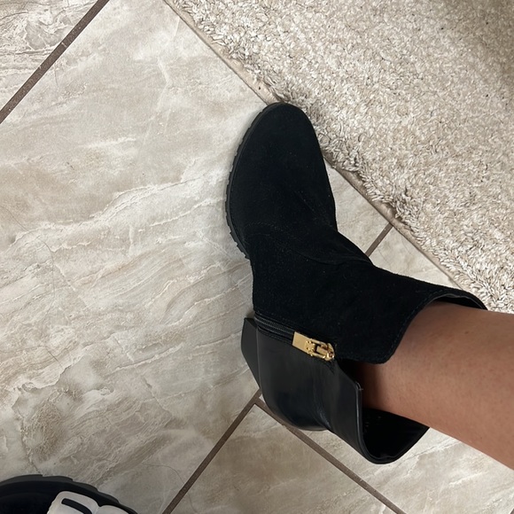 Tahari ankle boots never been worn just a little fault underneath shown in pic - Picture 5 of 11